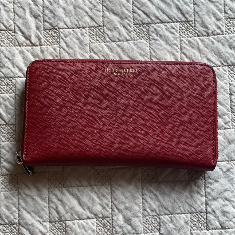Henri Bendel wallet